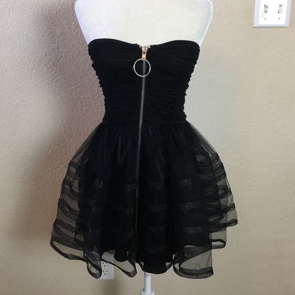 Betsey Johnson Dresses & Skirts - Betsey Johnson Black Strapless Tulle Dress